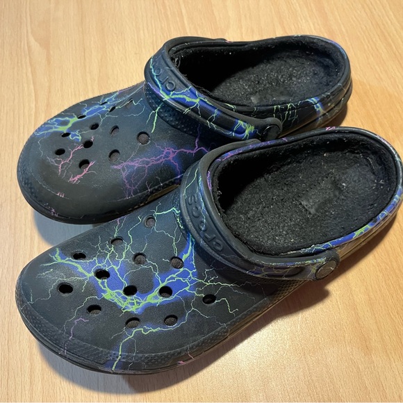 CROCS Unisex Black with Neon Lightning Lined Fuzzy Clogs - Picture 9 of 12